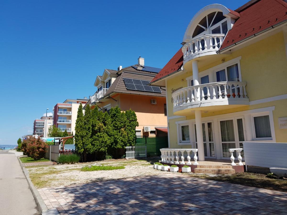 Crystal Es Susanne Panzio Bed & Breakfast Siofok Exterior photo